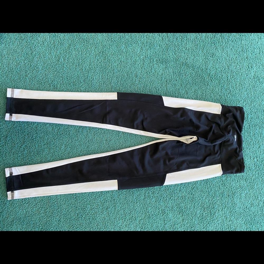 Strut This leggings black and white